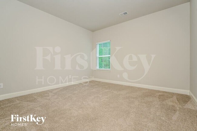 Building Photo - 215 Cheshire Dr