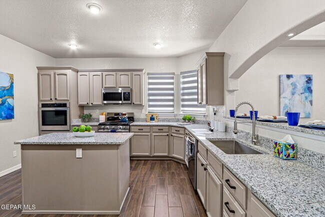 Building Photo - 3121 Tierra Paola Ln