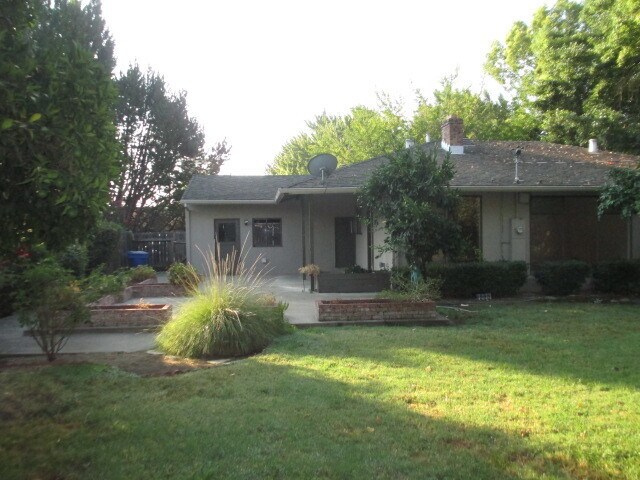 Building Photo - 3 bedroom home close to Land Park