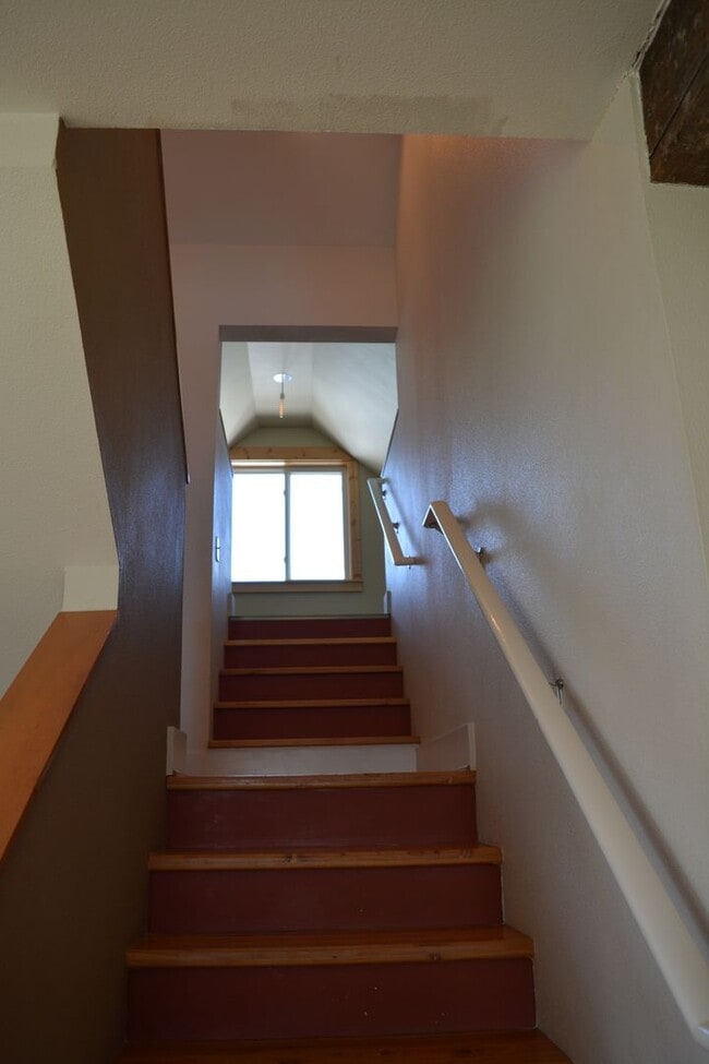 Building Photo - 3 Bed 2 Bath Beautiful Craftsman Home in Missoula $2,900/month