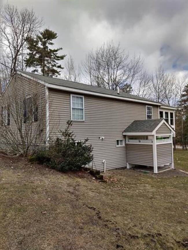 Building Photo - **WINTER RENTAL** Ready For Move In!