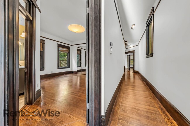 Building Photo - 1167 Green St