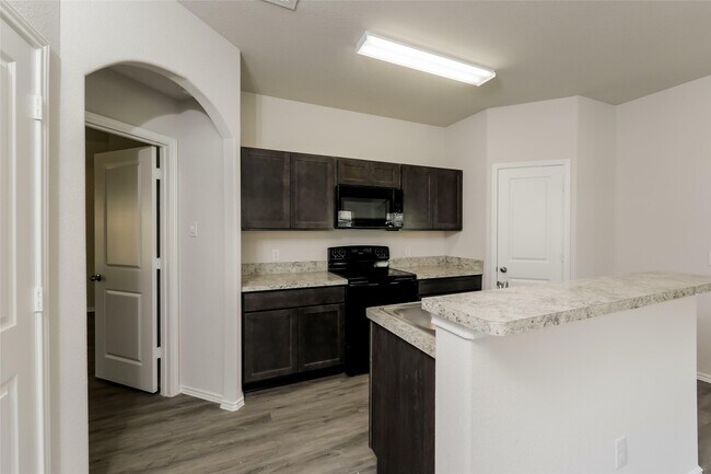 Building Photo - 208 Elk Run Ln