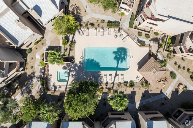 Building Photo - Villas at Stone Creek