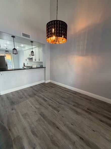 Dining room - 4942 Haight Trl