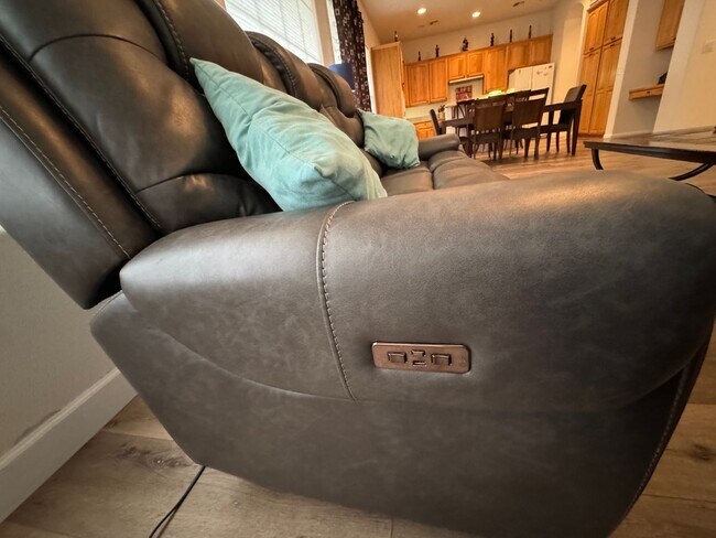 Building Photo - 4 BR Laughlin Ranch Golf Estate Utilities included, Fully furnished on Bullhead Parkway