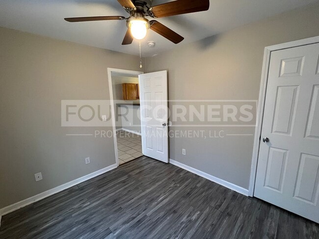 Building Photo - Lovely 3-bedroom 2-bath Apartment