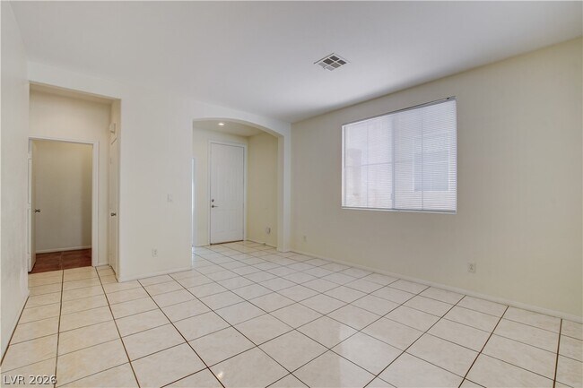 Building Photo - 9890 Ridgehaven Ave