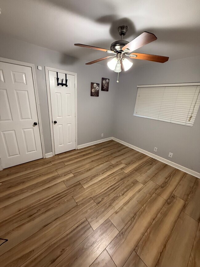 Building Photo - 215 Mallow Grove