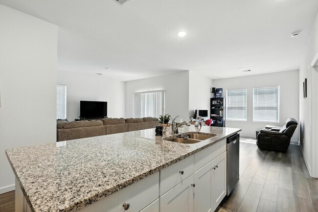 Building Photo - 5830 Capri Frst Dr