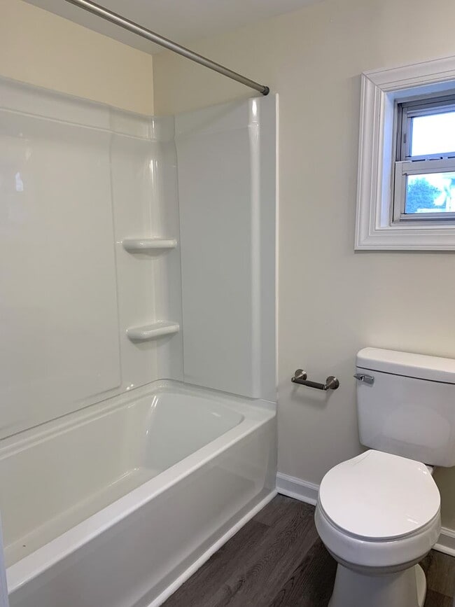 Building Photo - Newly renovated 4 bed/2.5 bath single fami...
