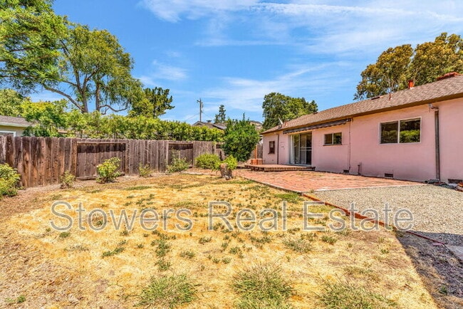 Building Photo - 275 Cameo Dr