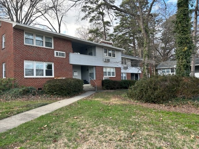Cameron Village Apts - 825 Daniels St