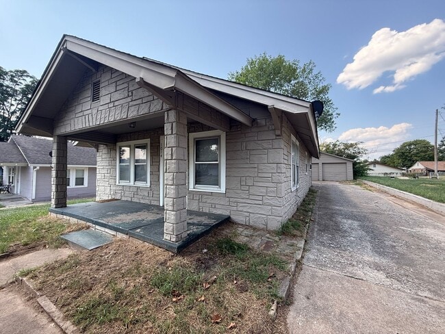 Building Photo - 1014 N Cleveland Ave