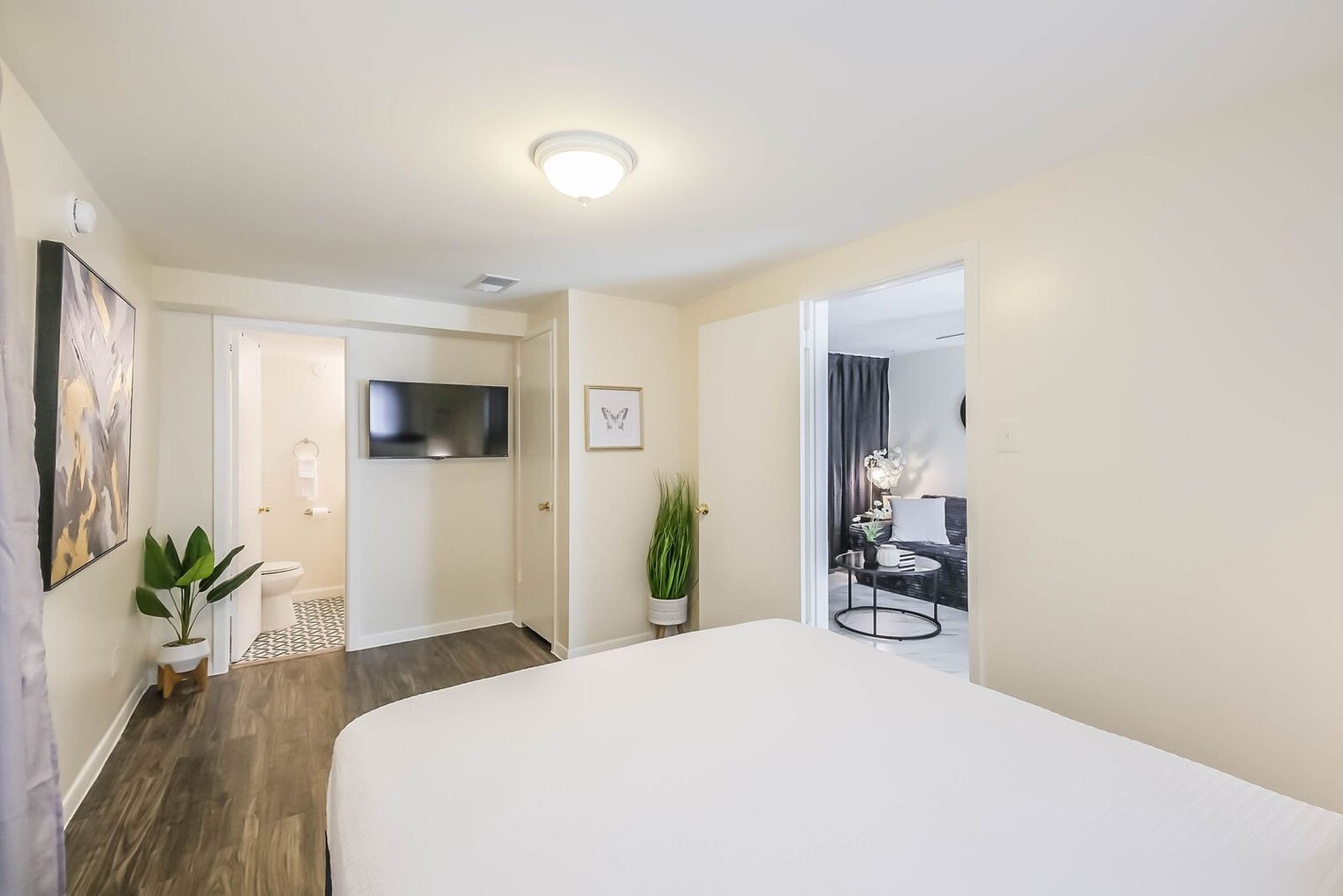 Building Photo - 1327 W 21st St