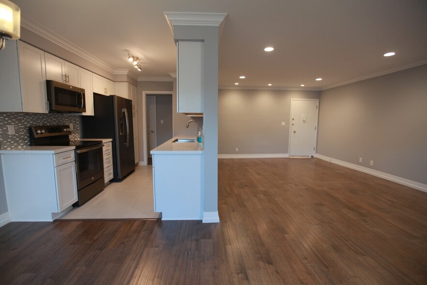 Building Photo - 1143 6th St