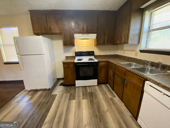 Building Photo - 129 Tanglewood Dr