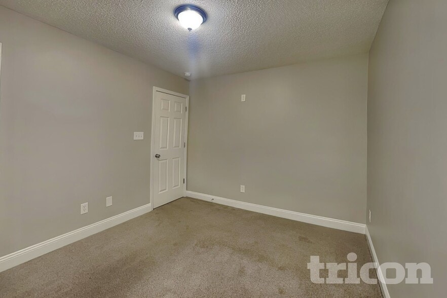 Building Photo - 13706 Traherne Ct