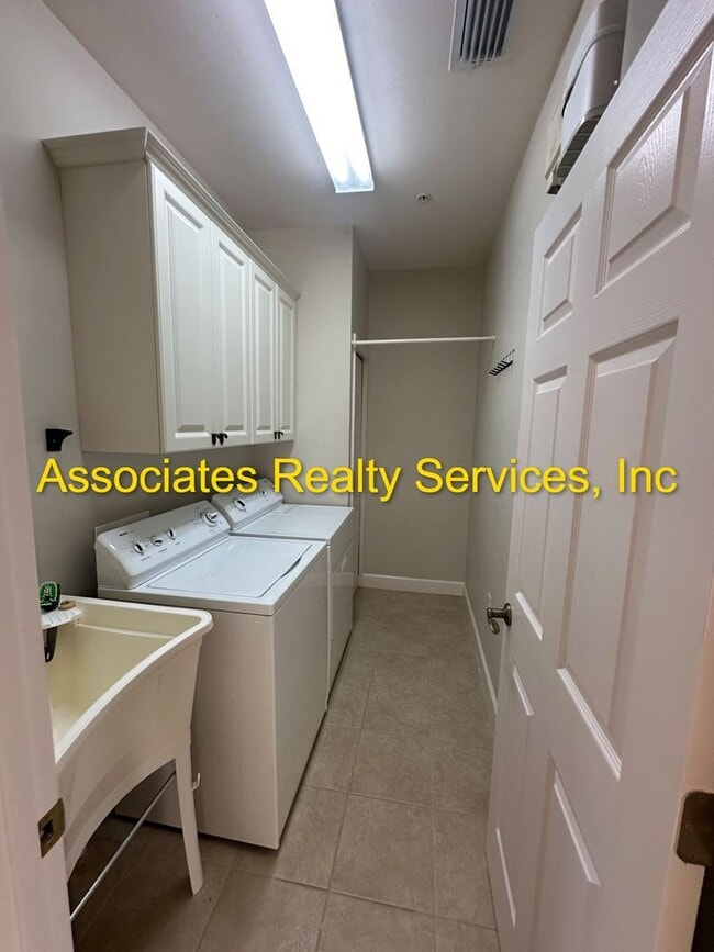 Building Photo - Now Available – 3BR/2BA Apartment in Haile Market Square!