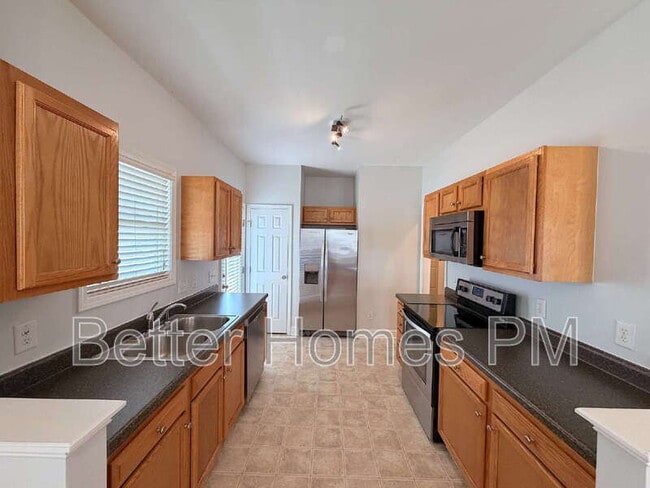 Building Photo - 701 E Martin St