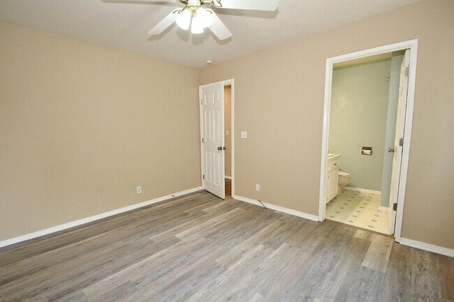 Building Photo - Clean & Move-In Ready Single-Level Home