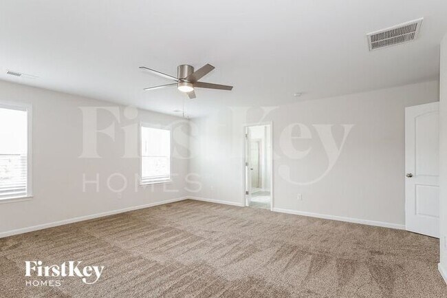 Building Photo - 2641 Kinmere Dr