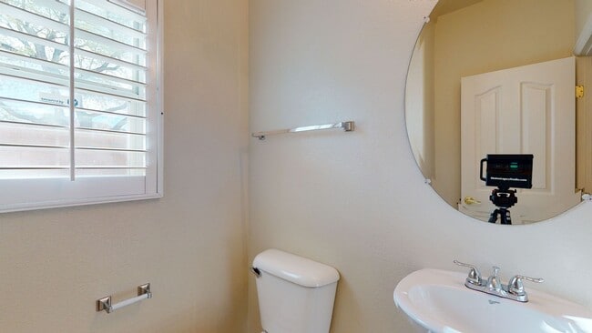 Building Photo - 2 Story Townhome located in Henderson