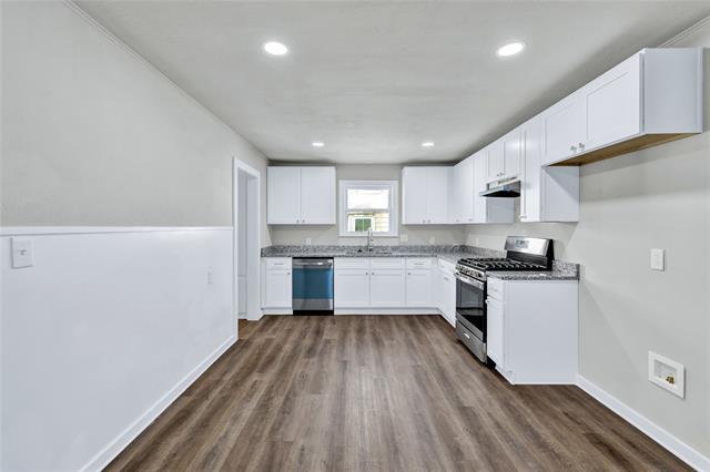 Building Photo - 907 NW Main