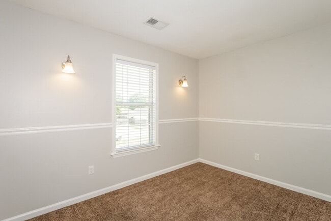 Building Photo - 6671 Hidden Fern Ln E