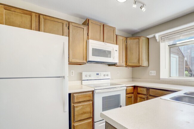 Building Photo - 2BR/2.5BA+ W/D -NEAR Cherry Creek Park