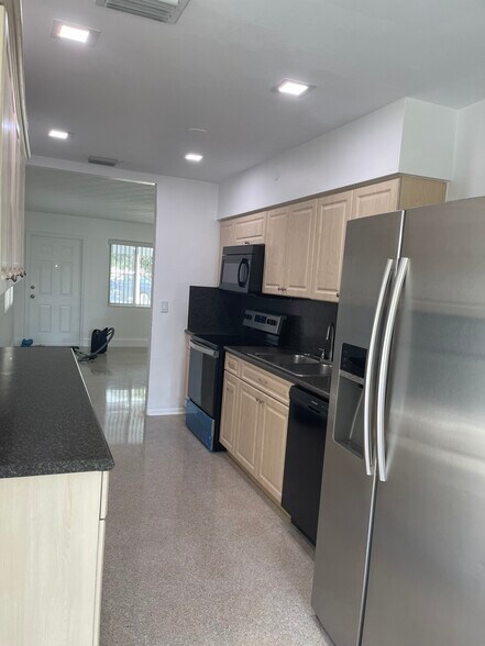 Building Photo - 50 NE 45th Ct