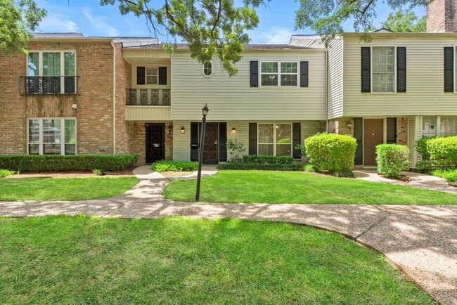 Building Photo - Stylish & Renovated Townhome in Prime West...