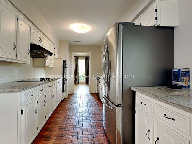 Building Photo - 1804 Mercedes Pl
