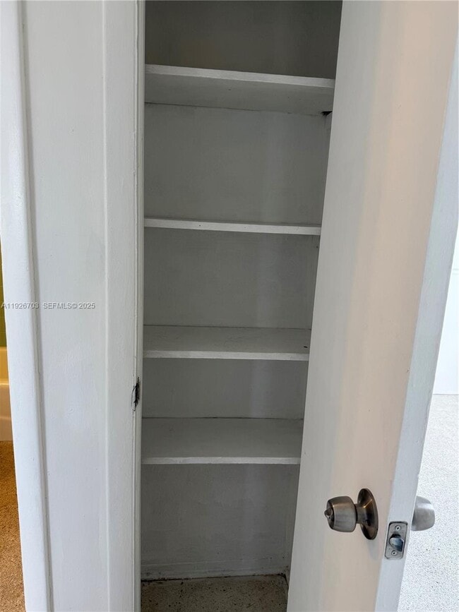 Building Photo - 519 SW 27th Ave