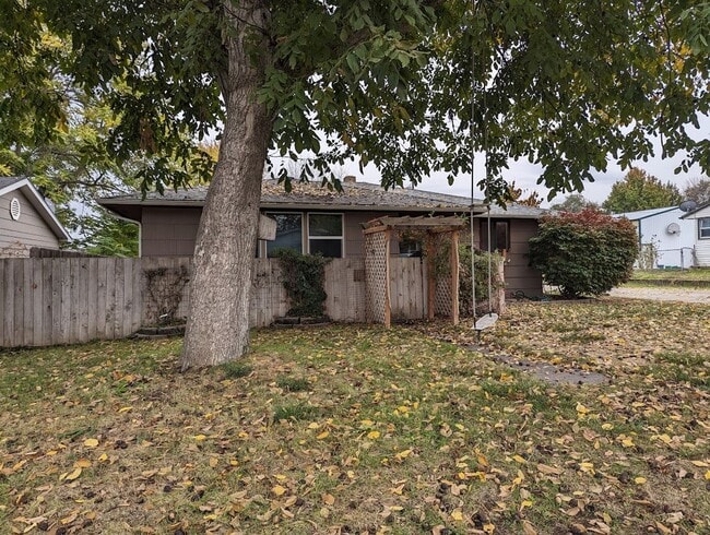 Building Photo - Spacious pet-friendly Clarkston house on d...