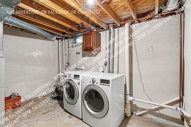 Building Photo - 452 Farmridge Ct