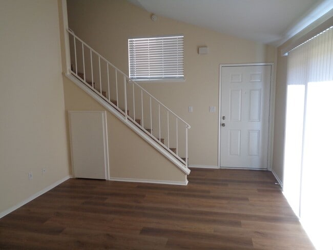 Building Photo - 2 Story 2 Bedroom Condo in the Willow Creek Condo Complex