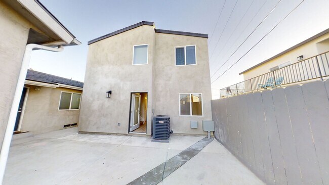 Building Photo - 5484 Dorothy Dr
