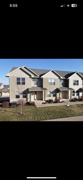 Townhome, End Unit - 47 Renee Ln