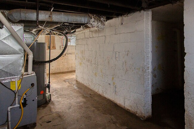 Building Photo - 2141 Philadelphia Dr