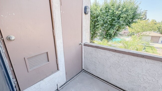 Building Photo - Low rent! Fully Renovated 2BR Condo Gated ...