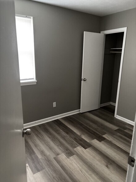 Building Photo - 1155 Edgewood Dr