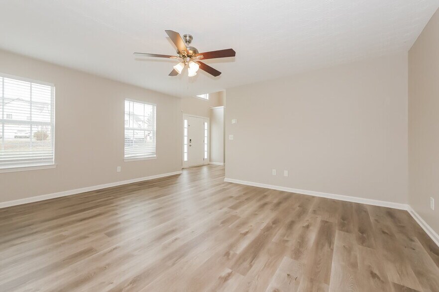 Building Photo - 1405 St Teresa Ct