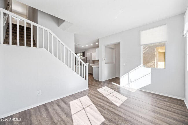 Building Photo - 1516 E Mobile Ln