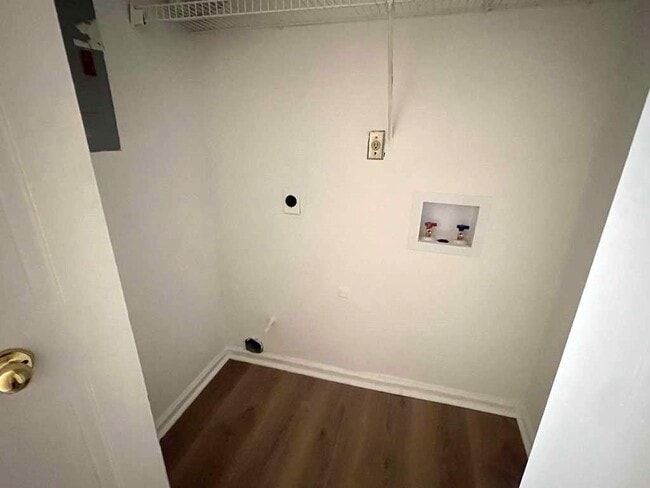 Building Photo - 7941 Creekstone Way