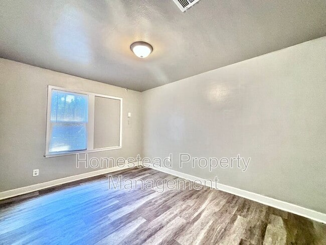 Building Photo - 1200 SW 28th St