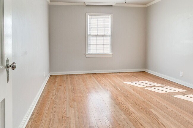 Building Photo - 3713 N Lee Ave