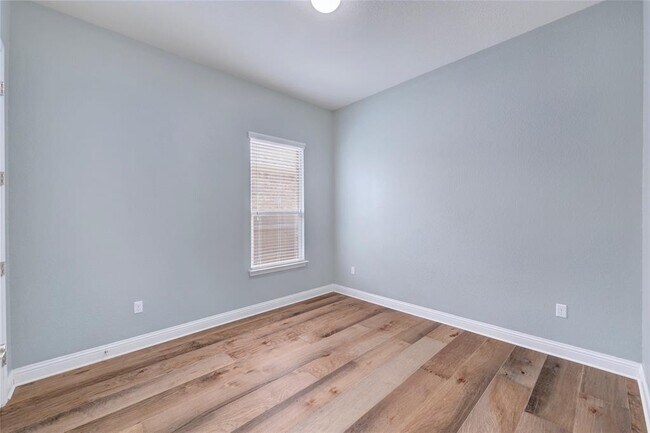 Building Photo - 16017 Jeffs Ln