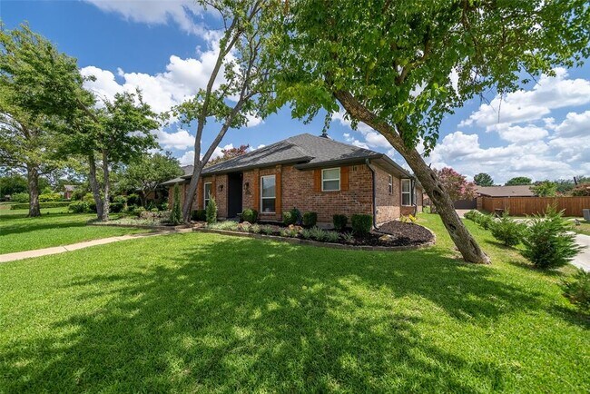 Building Photo - 4636 Versailles Ln