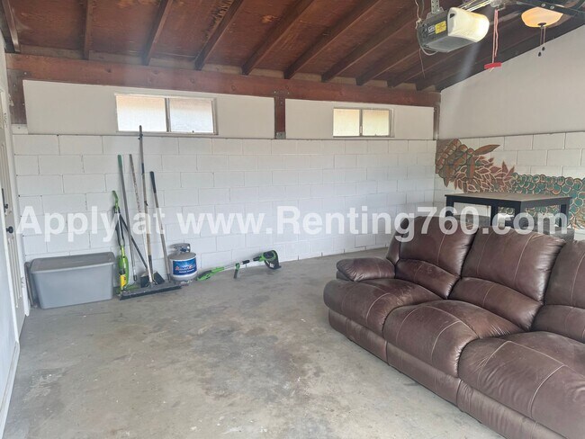 Building Photo - Stylish 3-Bedroom Home with Fenced Yard, Spa & Modern Upgrades – Prime Yucca Valley Location